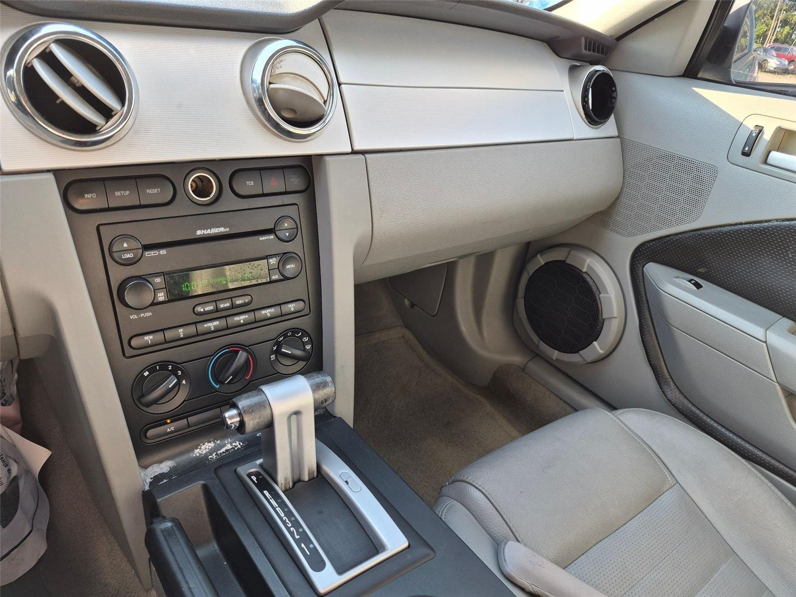Used 2006  Ford GT Deluxe image 17