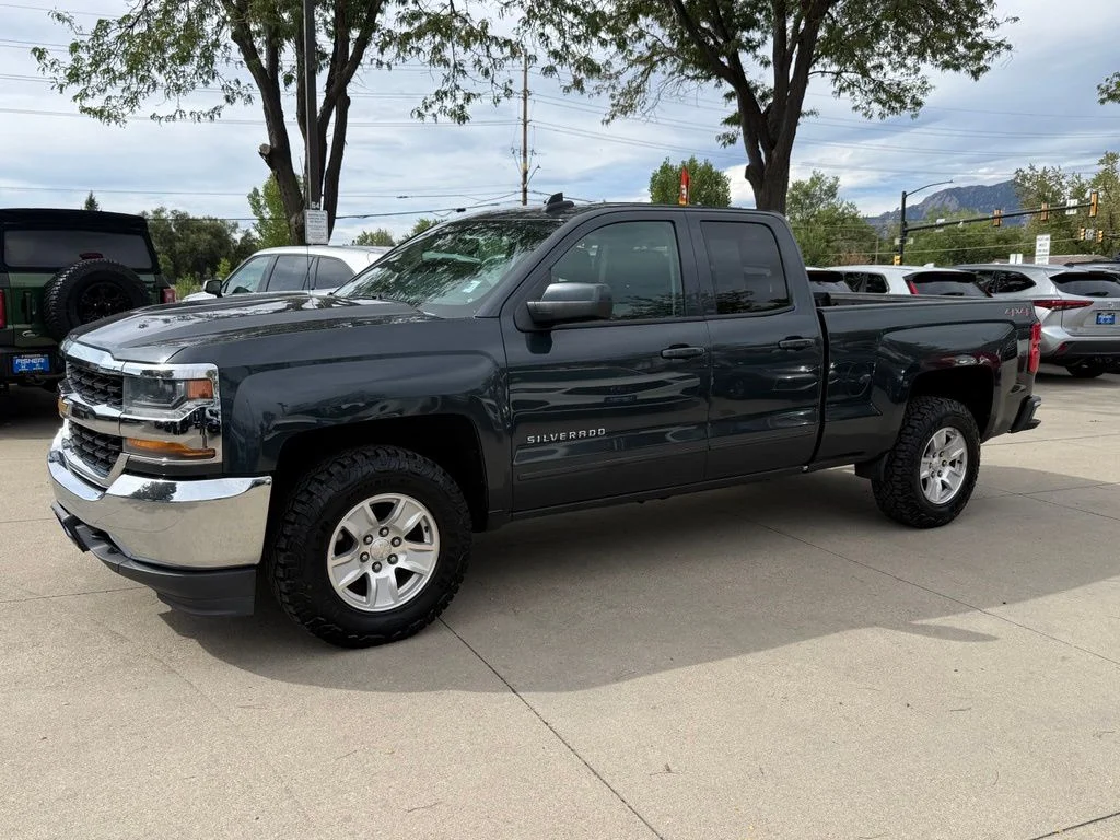 Used 2018 Graphite Metallic Chevrolet LT image 7