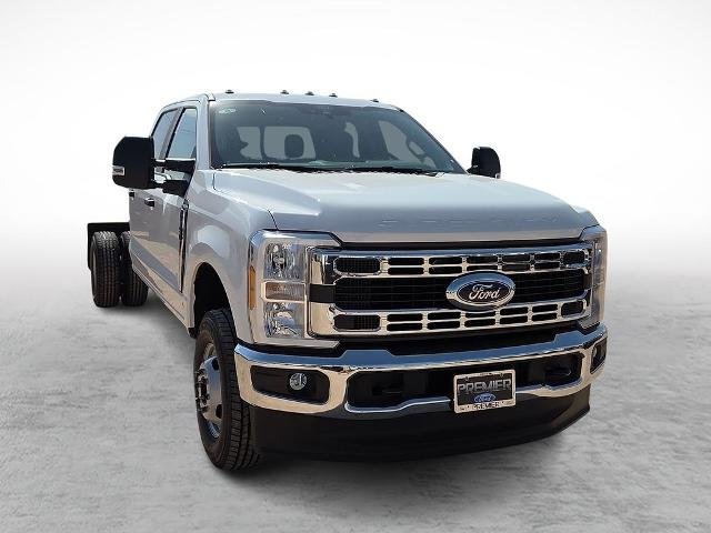 New 2026 Oxford White Ford F-350® XL image 35