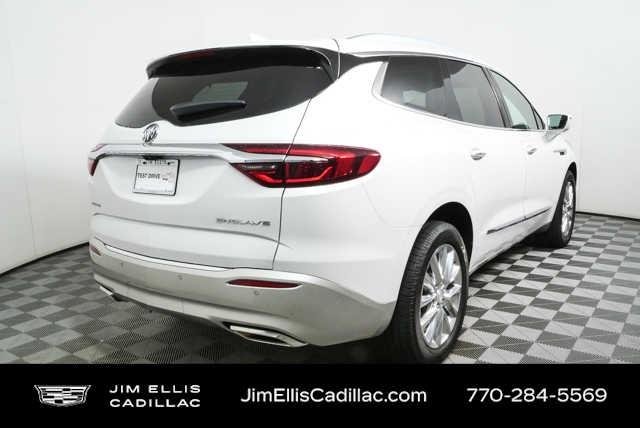 Used 2018 Includes Satin Nickel lower exterior accent color. Buick Premium image 3