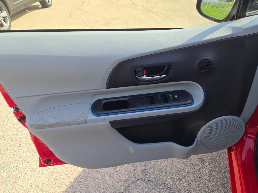 Used 2013 Red Toyota Three image 17