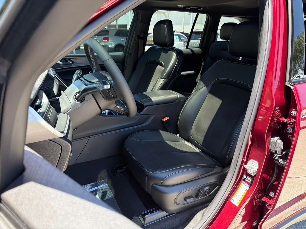 Used 2025 Red Jeep Altitude X image 31