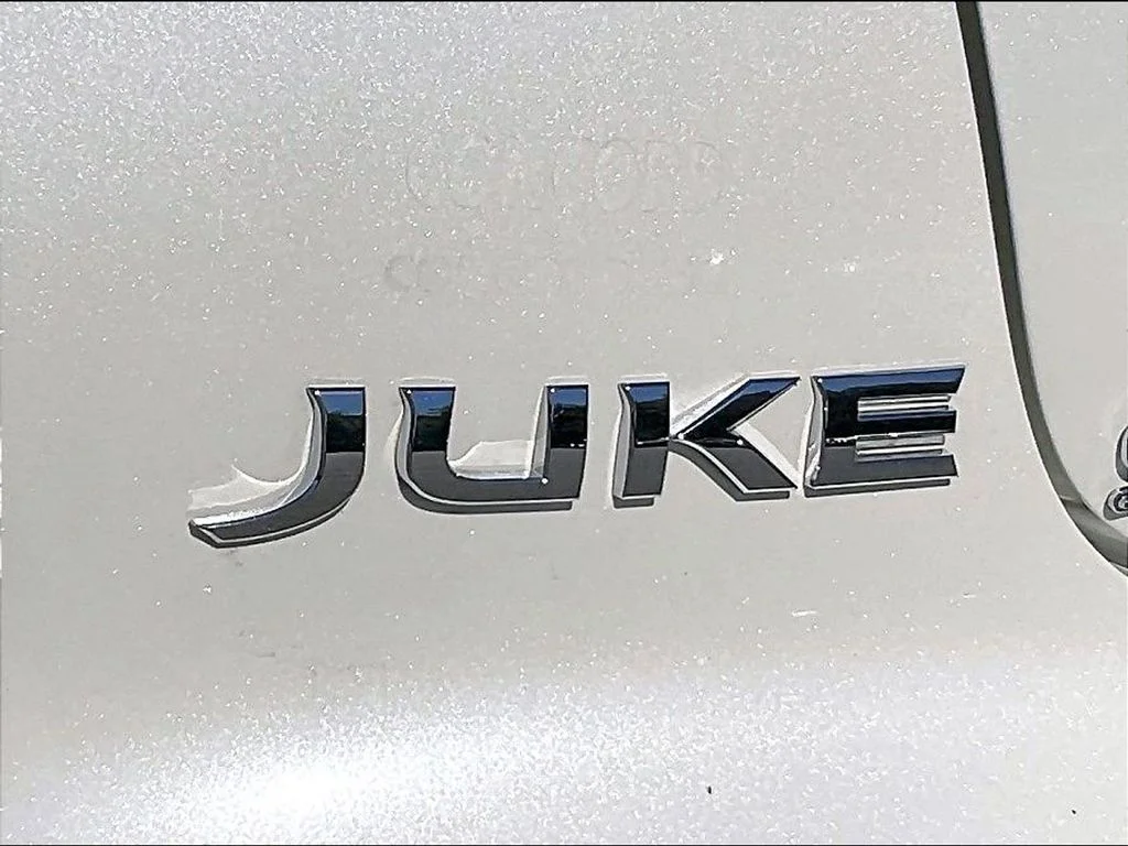 Used 2016 White Nissan SV image 27