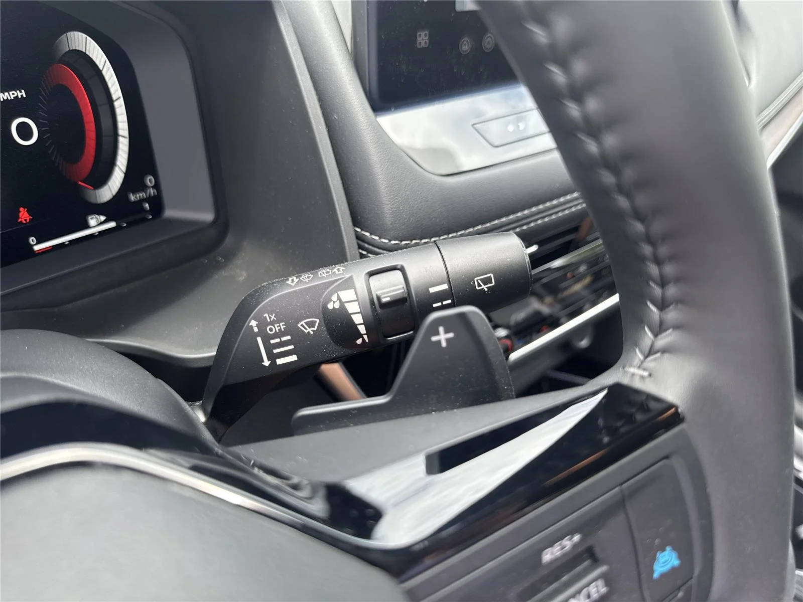 Used 2026 Super Black Nissan Platinum image 23