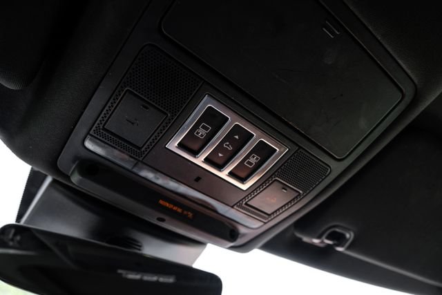 Used 2019 White Land Rover HSE Luxury image 40