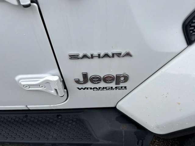 Used 2022 Bright White Clearcoat Jeep Unlimited Sahara image 8
