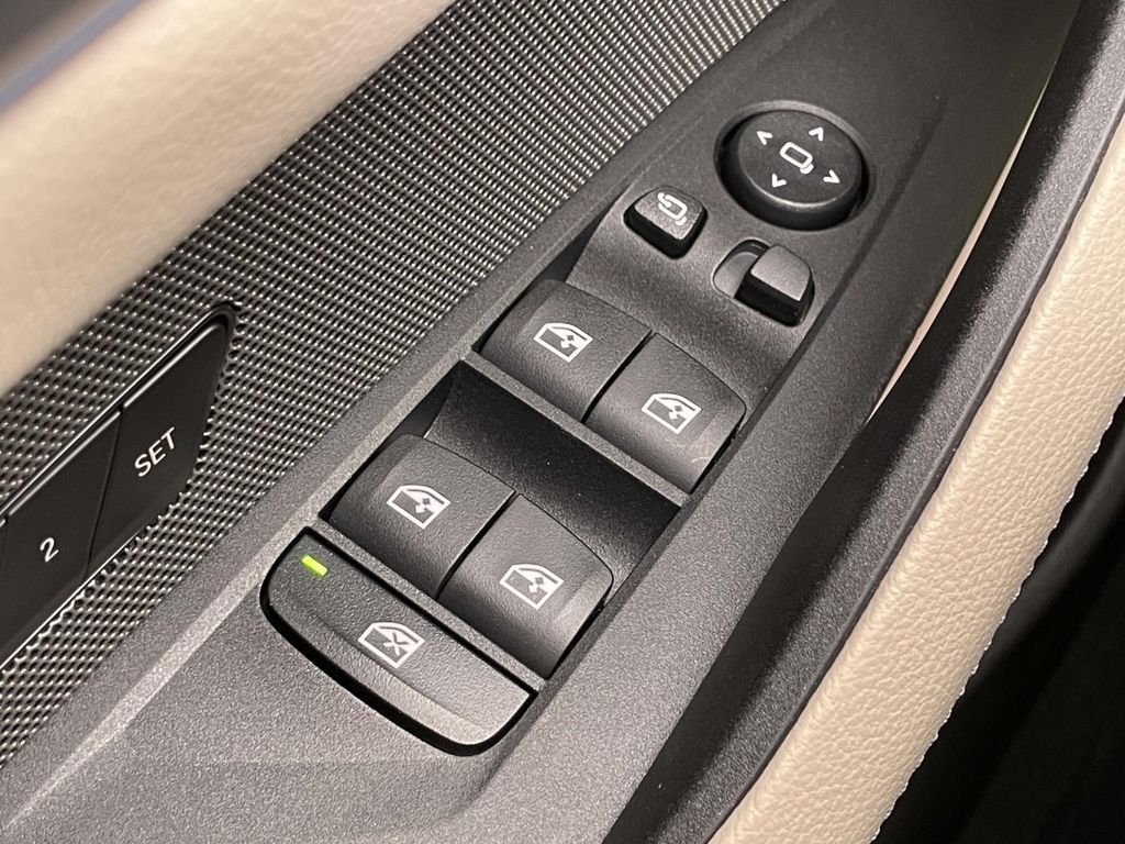 2025 BMW i4 M50 - Photo 33