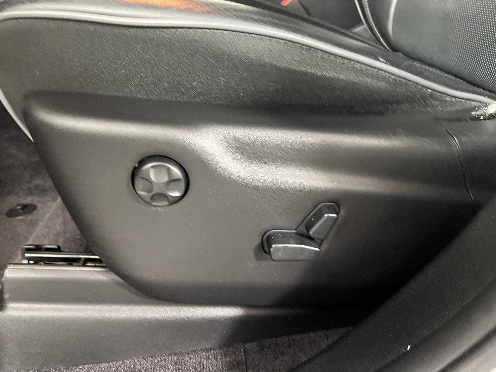Used 2019 Ivory 3-Coat Jeep Overland image 26