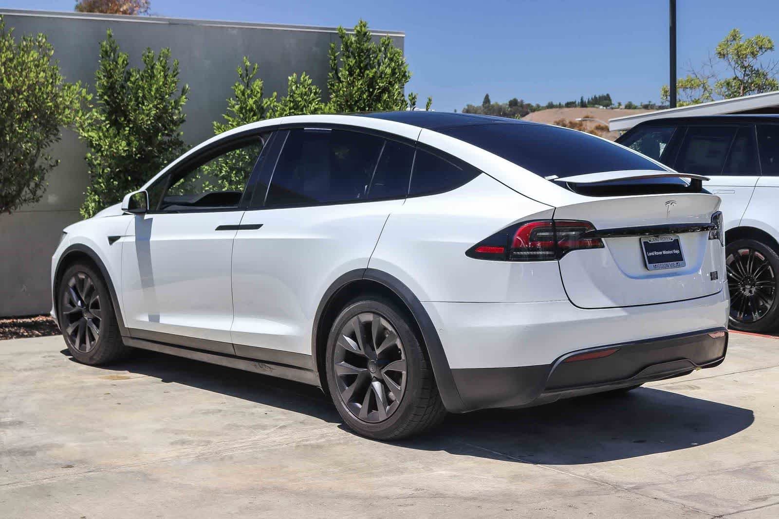 Used 2022 White Tesla Plaid image 4