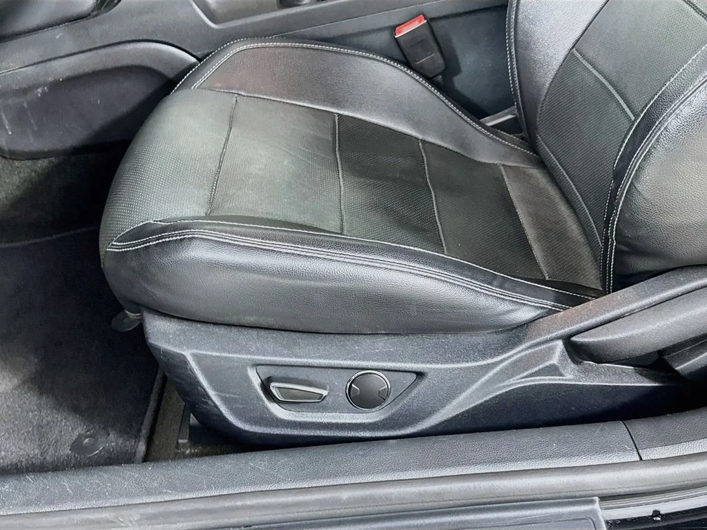 Used 2018 Black Ford GT Premium image 23