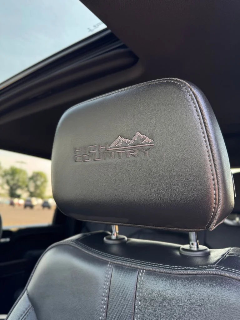 Used 2022 Silver Ice Metallic Chevrolet High Country image 32