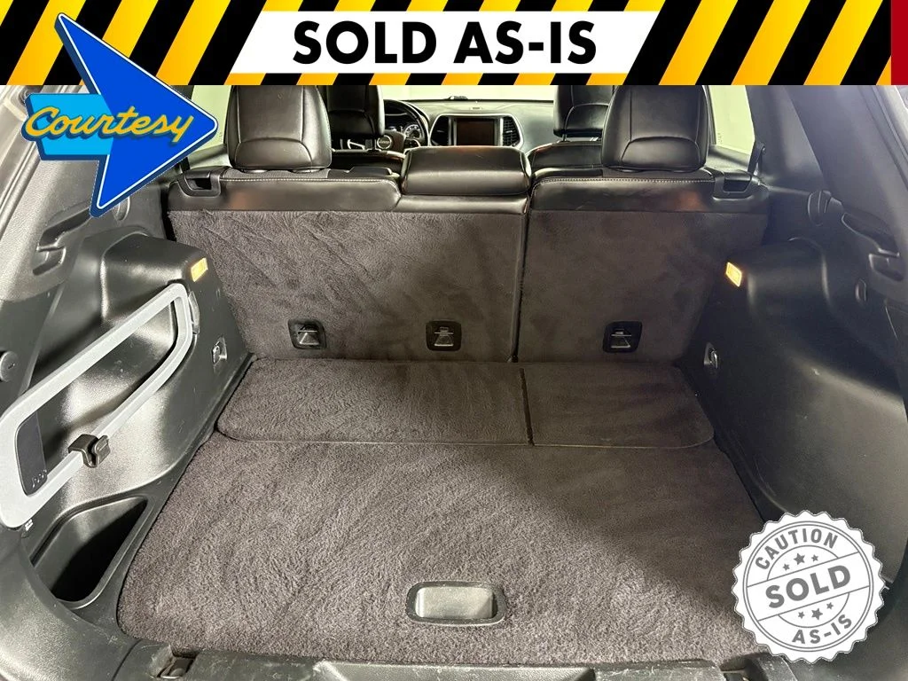 Used 2018 Silver Jeep Latitude Plus image 18