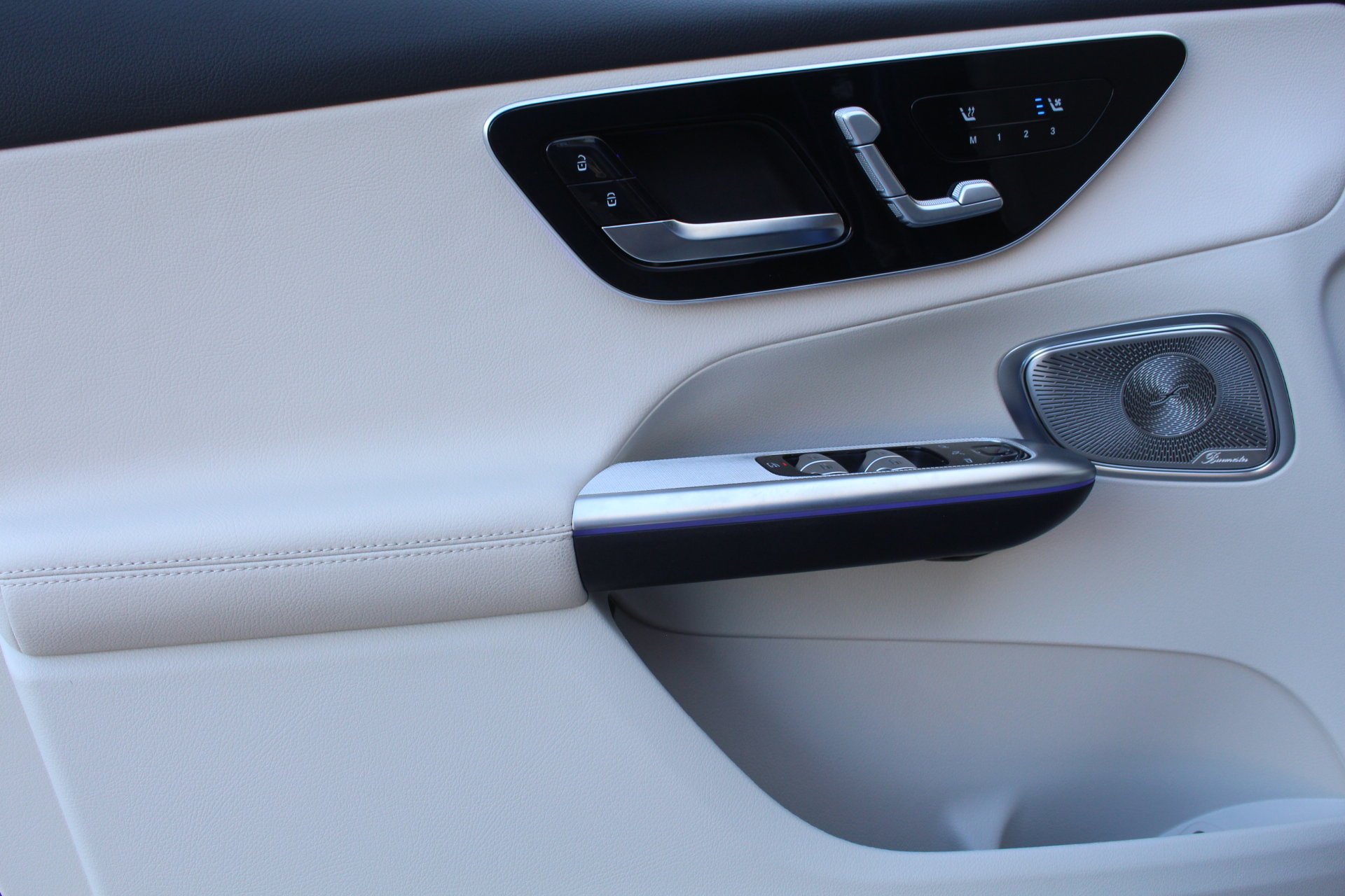 New 2026 Starling Blue Metallic Mercedes-Benz GLC 300 image 43