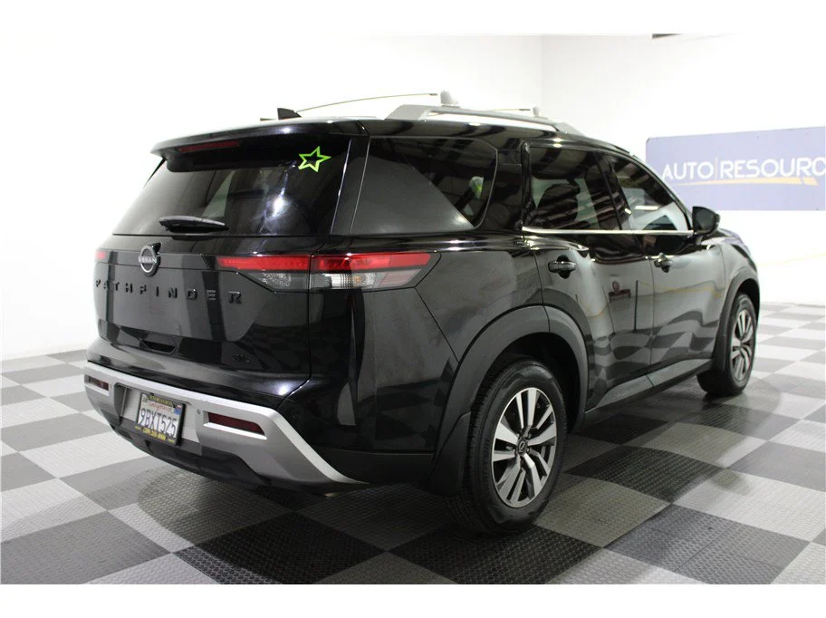 Used 2022 Super Black Nissan SL image 4