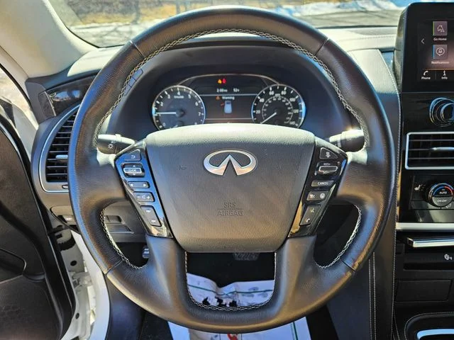 Used 2024 White INFINITI LUXE image 31