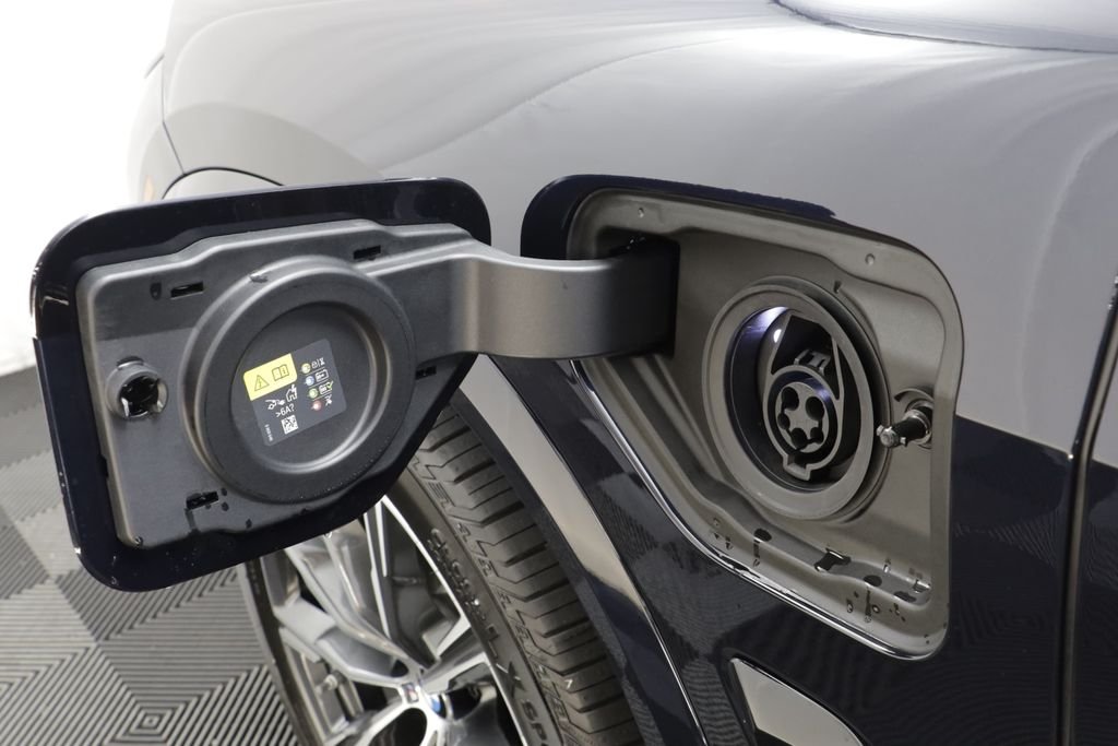 New 2026 Carbon Black Metallic BMW xDrive50e image 18