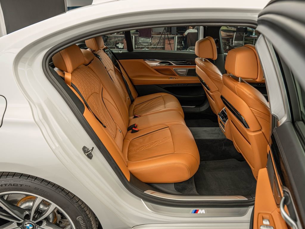Used 2022 Mineral White Metallic BMW 750i xDrive image 33