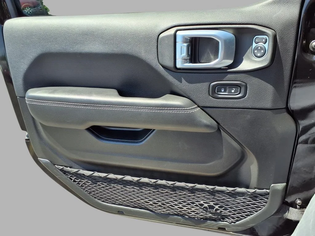 Used 2022 Black Jeep Unlimited Sahara image 20