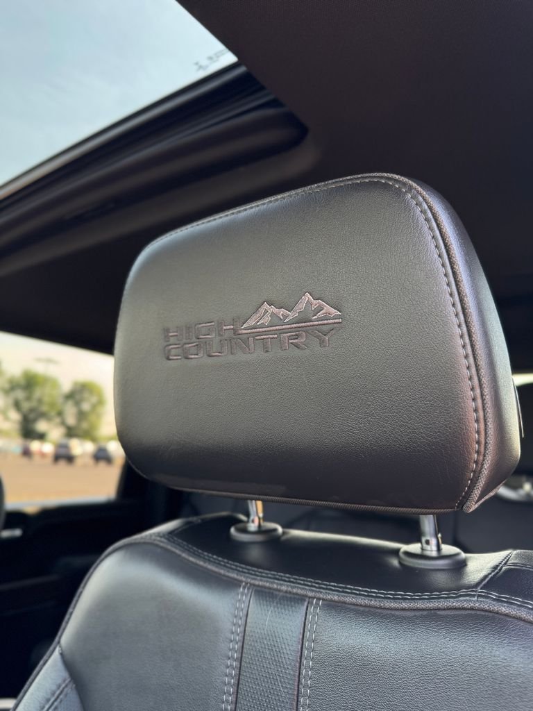 Used 2022 Silver Ice Metallic Chevrolet High Country image 32