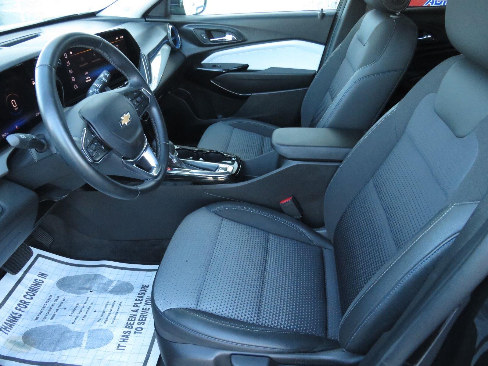 Used 2024 MOSAIC BLACK METALLIC CHEVROLET TRUCK  image 20