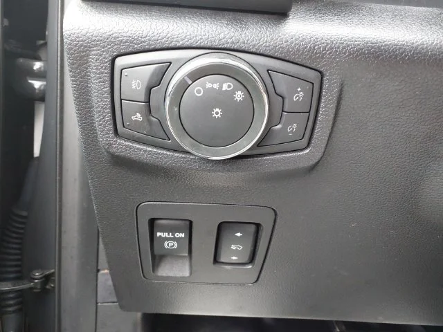 Used 2016 Gray Ford XLT image 26