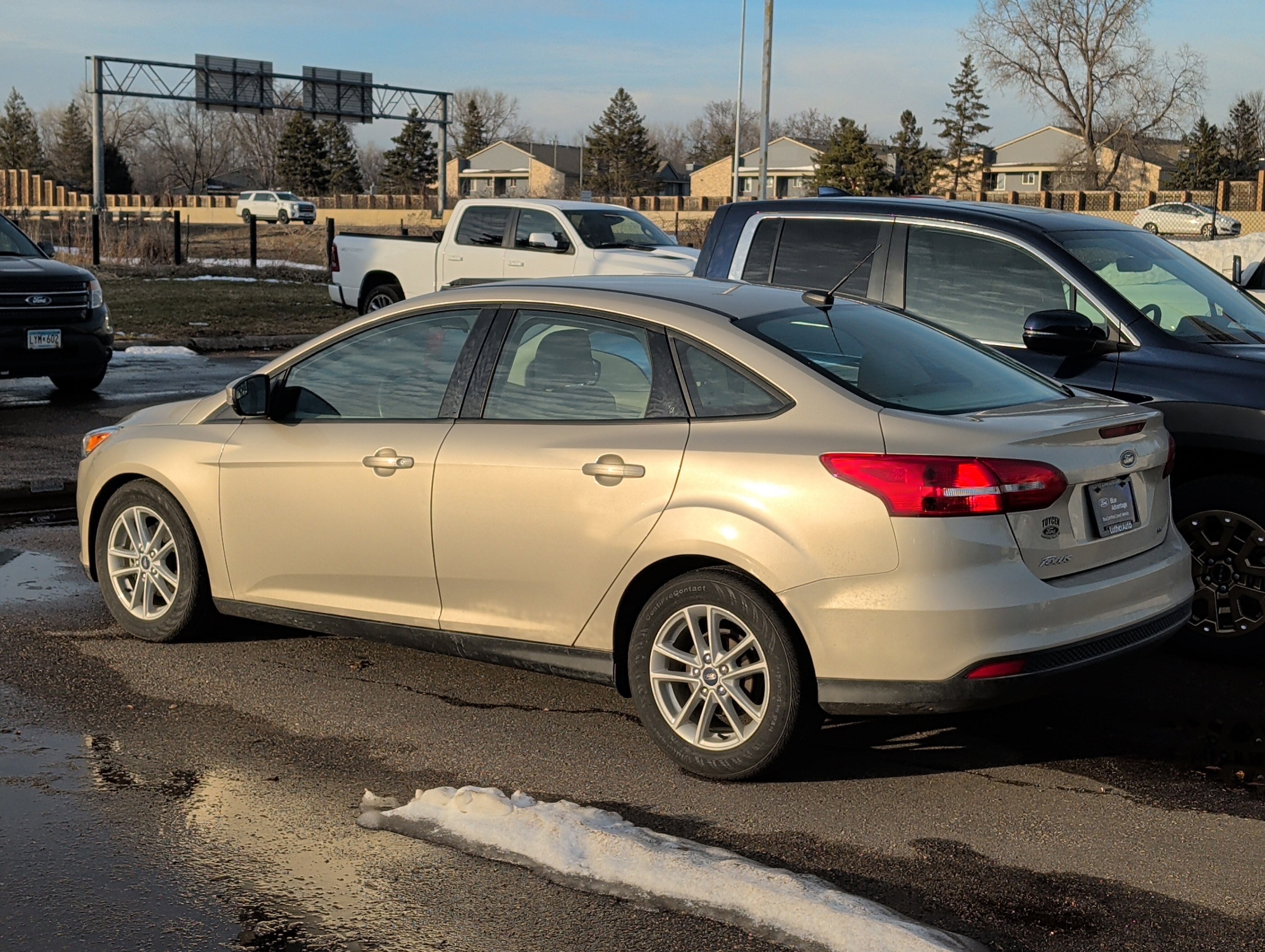 Used 2018 Ford Focus SE with VIN 1FADP3F25JL230405 for sale in Coon Rapids, Minnesota
