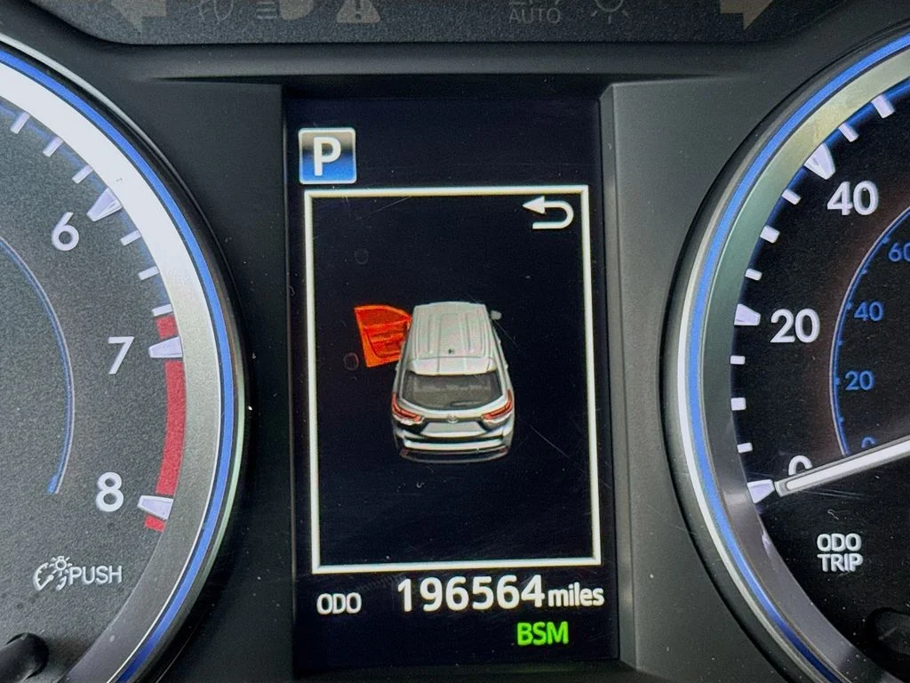 Used 2018 Gray Toyota XLE image 14