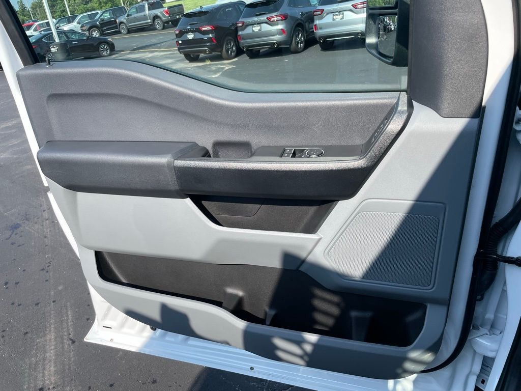 2025 Ford F-550 Super Duty Chassis Cab XL - Photo 54