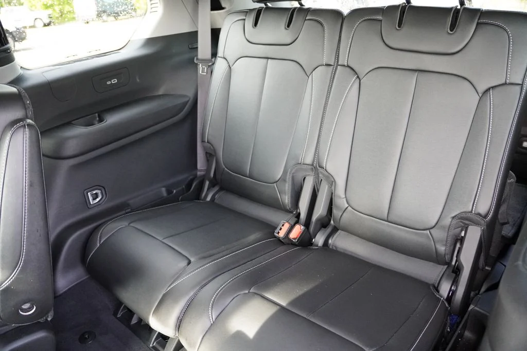 Used 2023 Bright White Clearcoat Jeep Limited image 20