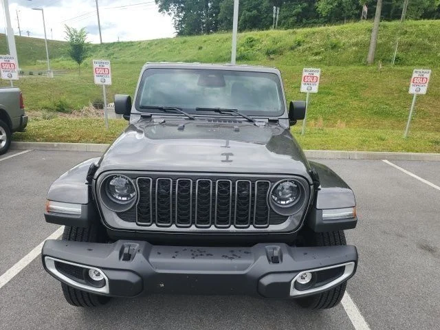 2026 Jeep Gladiator Sahara Auto's photo