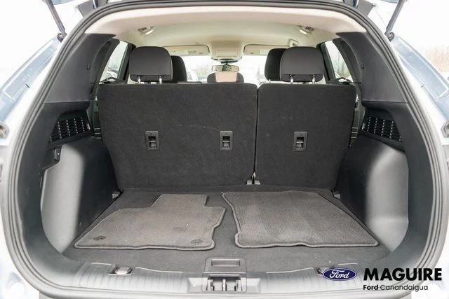 Used 2022 Blue Ford SE image 10