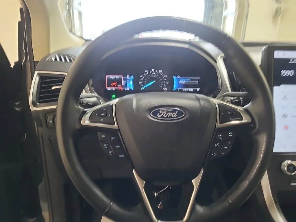 Used 2024 Green Ford SEL image 5