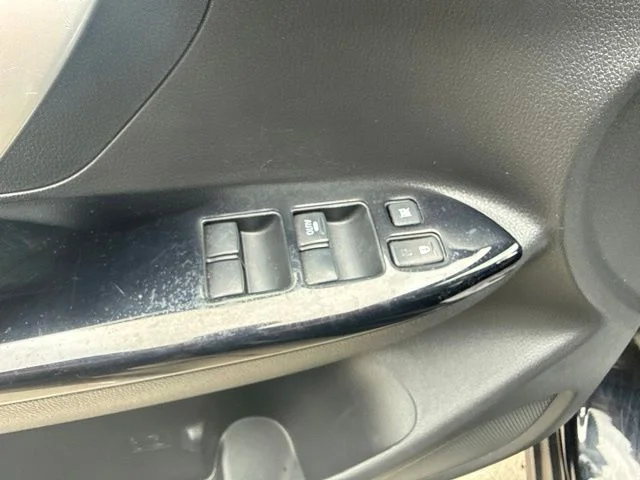Used 2024  Mitsubishi  image 11