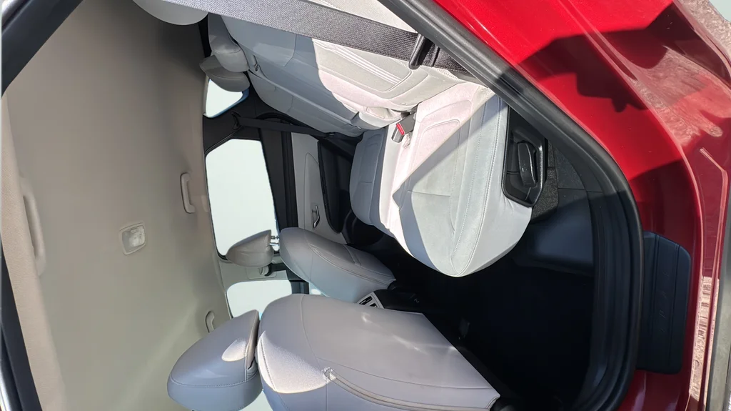 Used 2025 Red Hyundai SEL image 14