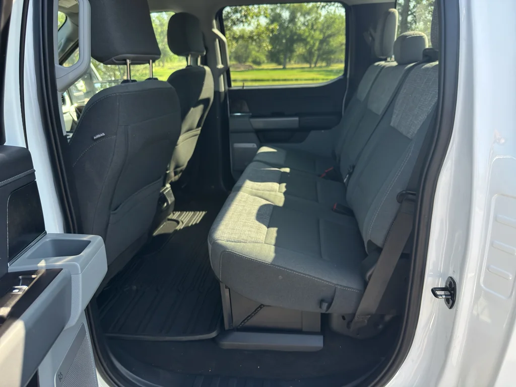 Used 2023 Oxford White Ford XLT image 19