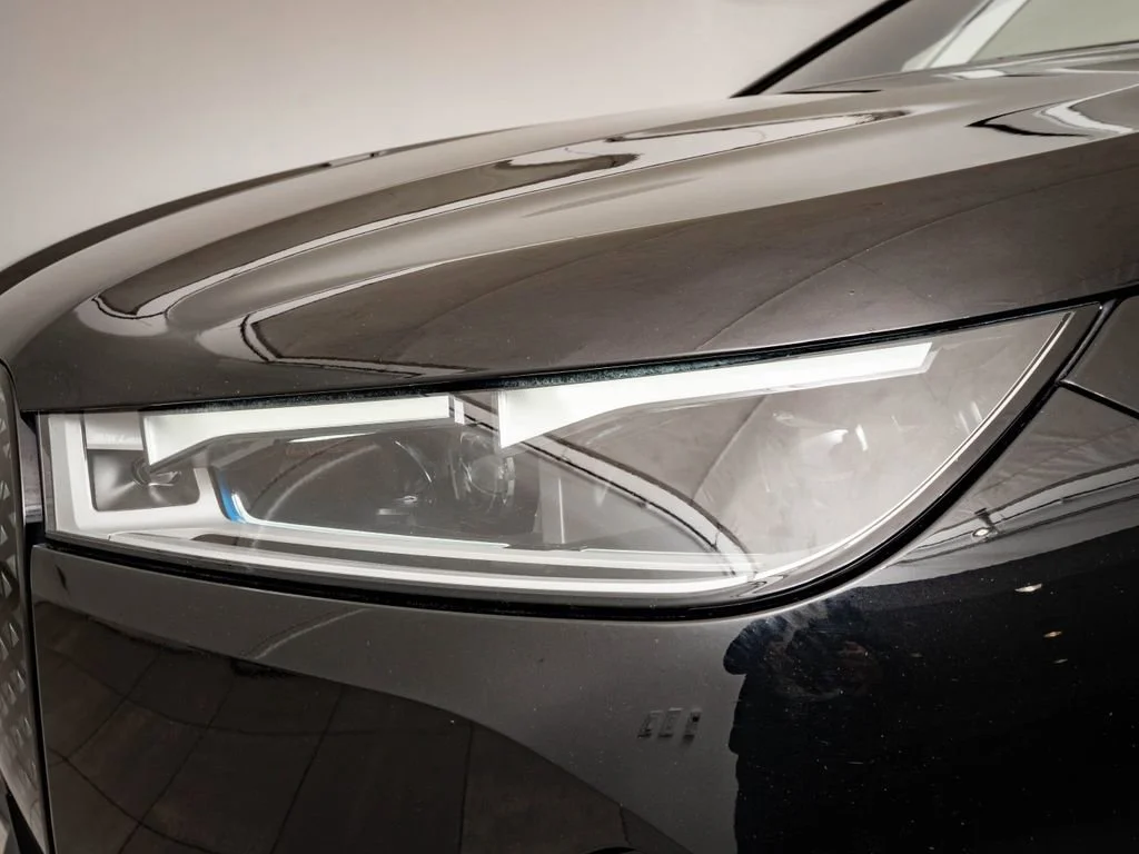 Used 2023 Black Sapphire Metallic BMW xDrive50 image 14