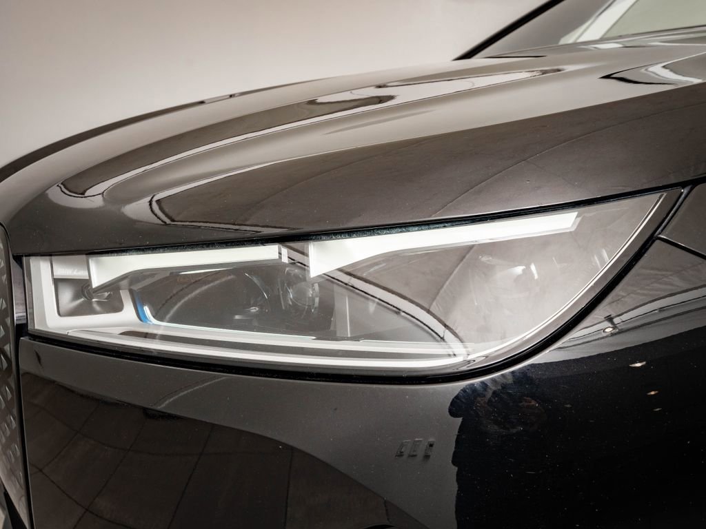 Used 2023 Black Sapphire Metallic BMW xDrive50 image 14