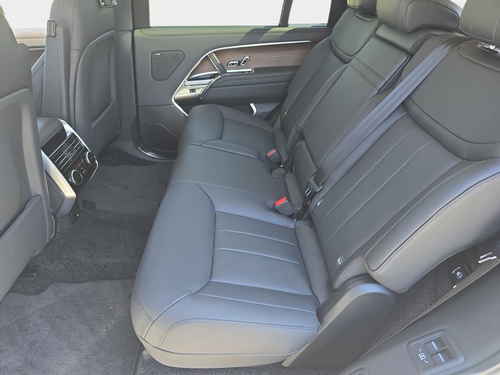 New 2026 Fuji White Land Rover SE LWB image 16