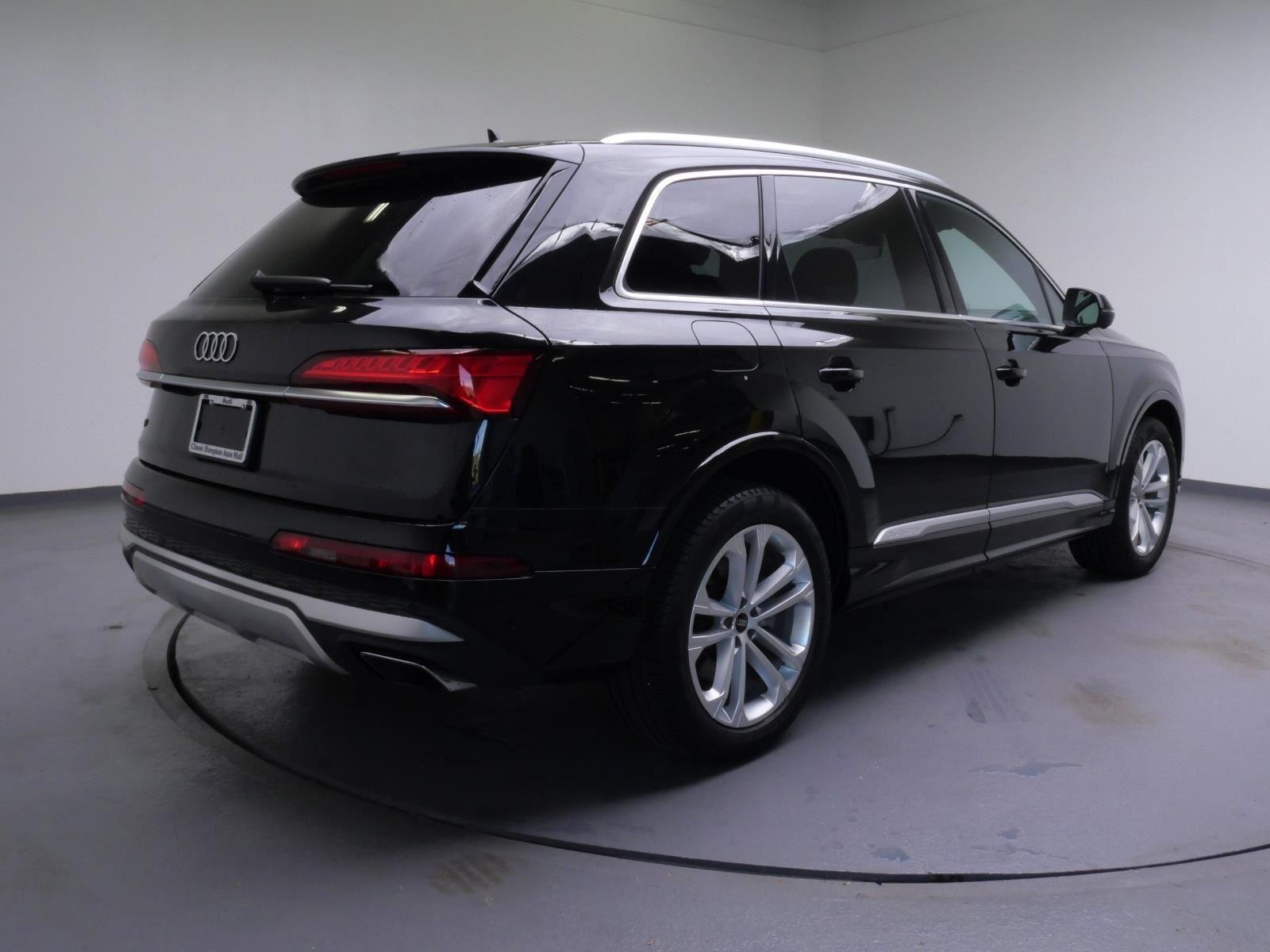 Used 2025 Mythos Black Metallic Audi Premium image 5