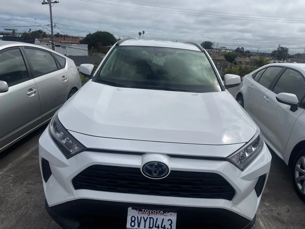 Used 2021 White Toyota LE image 5