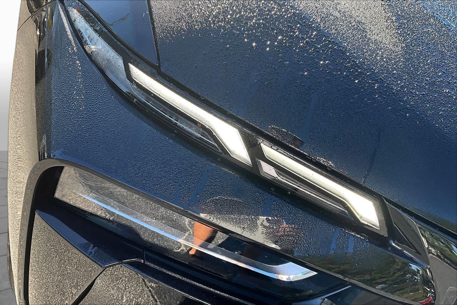 Used 2025 Black Sapphire Metallic BMW xDrive40i image 28