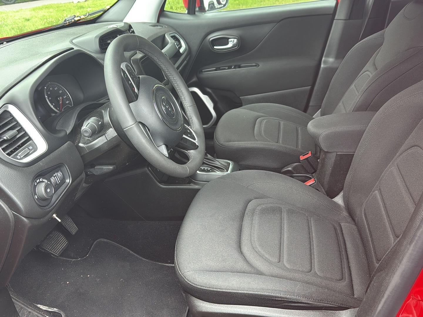 Used 2021 Colorado Red Clearcoat Jeep Latitude image 4