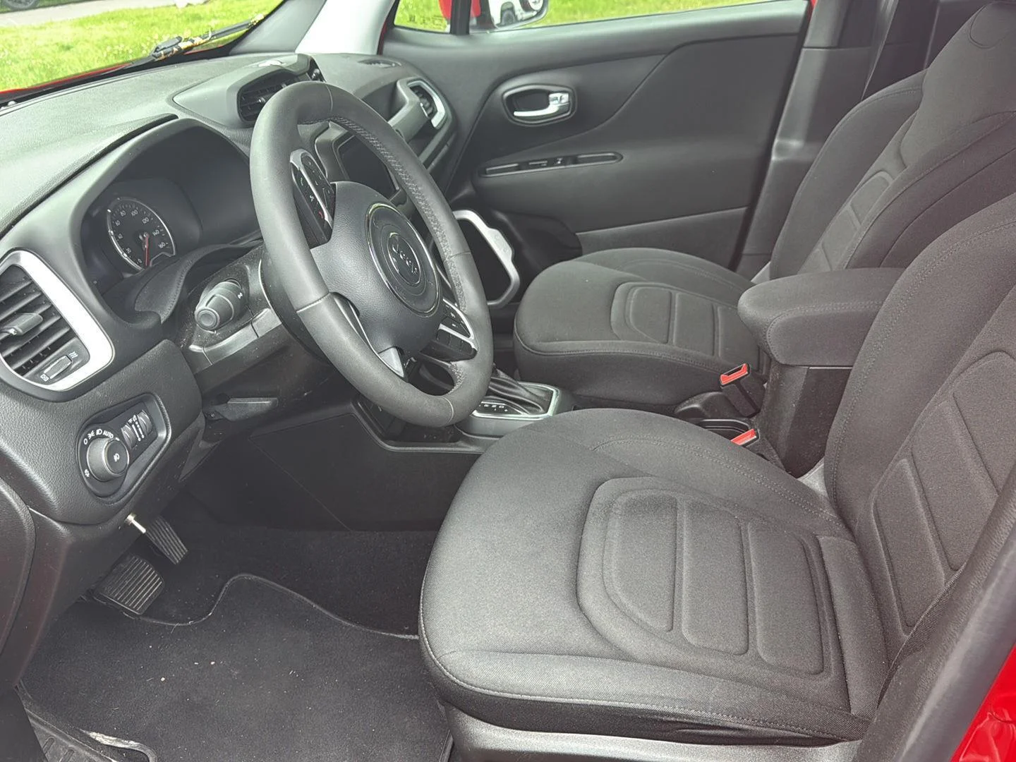 Used 2021 Colorado Red Clearcoat Jeep Latitude image 4