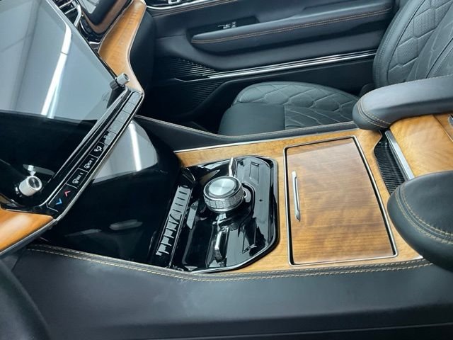 2024 Jeep Grand Wagoneer L Series III - Photo 15