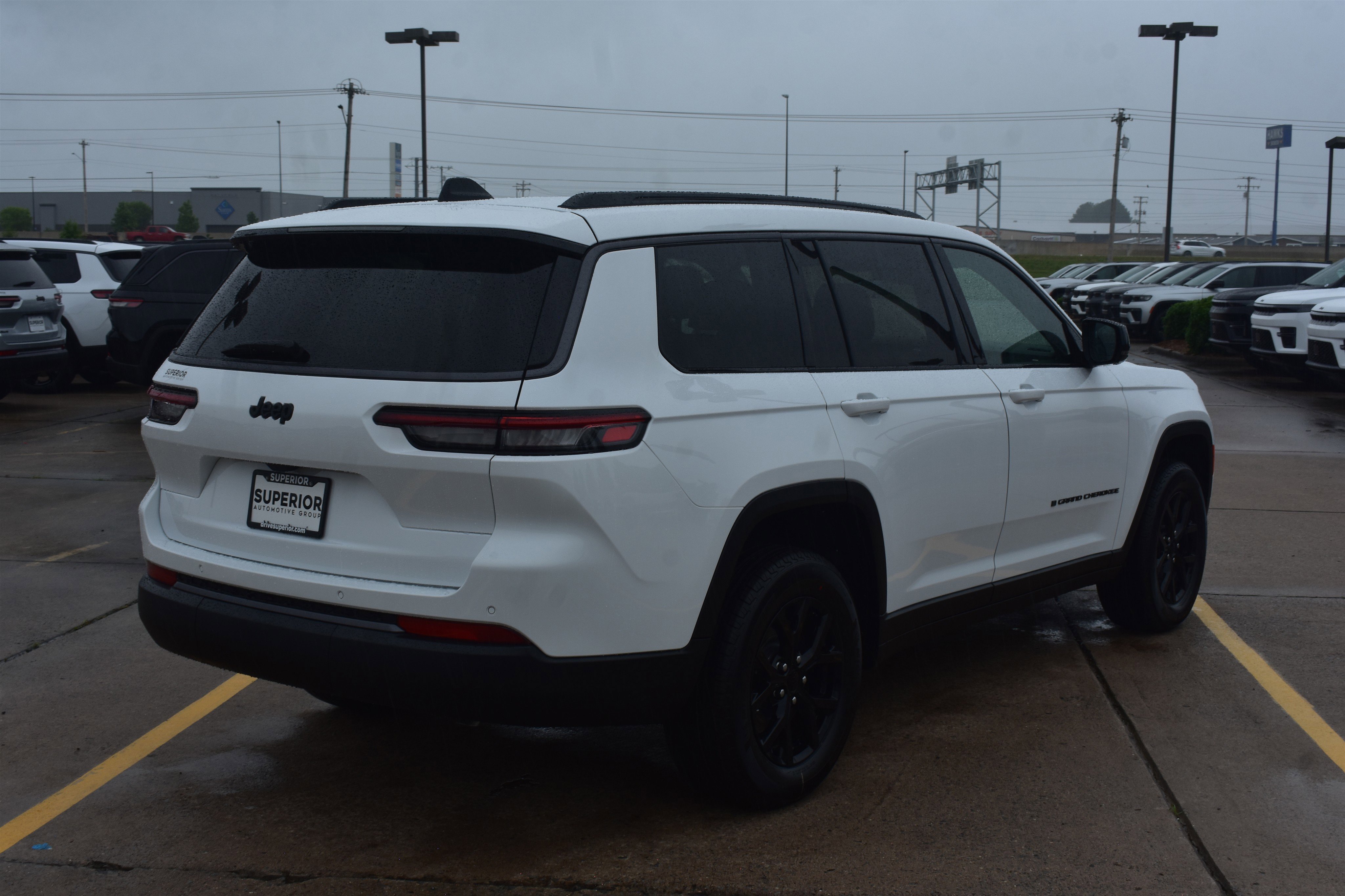 New 2026 Bright White Clear-Coat Exterior Paint Jeep Laredo Altitude image 5