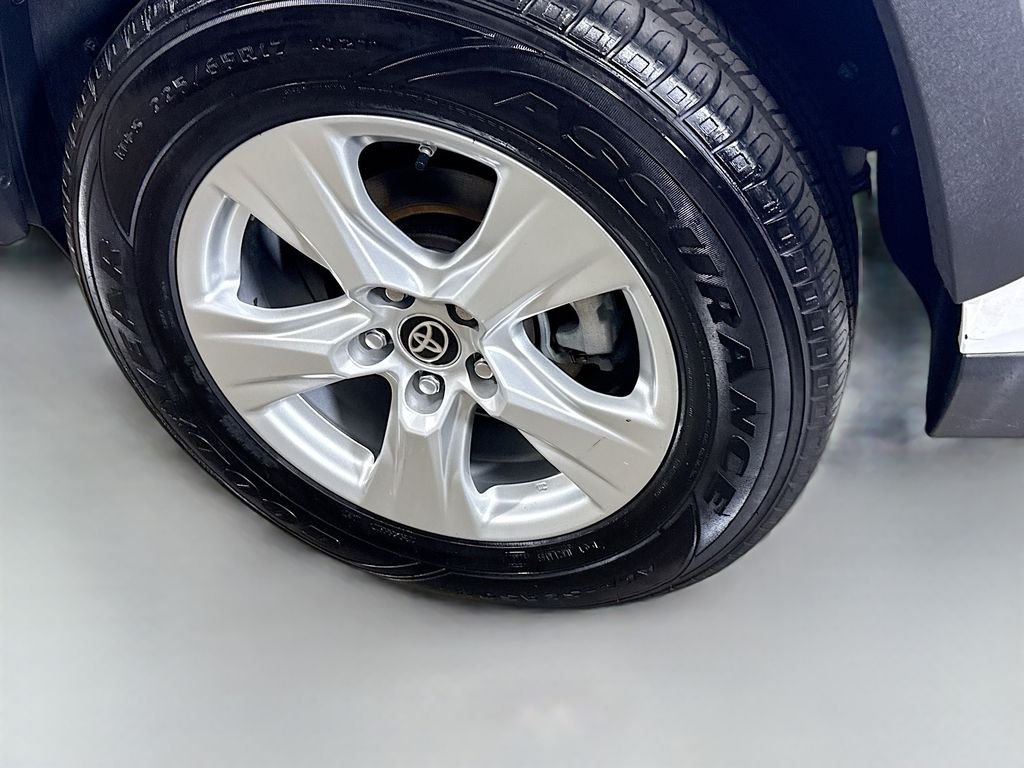 Used 2020 Super White Toyota Hybrid LE image 28