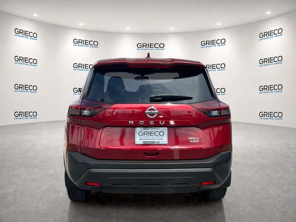 Used 2021 Red Nissan S image 6