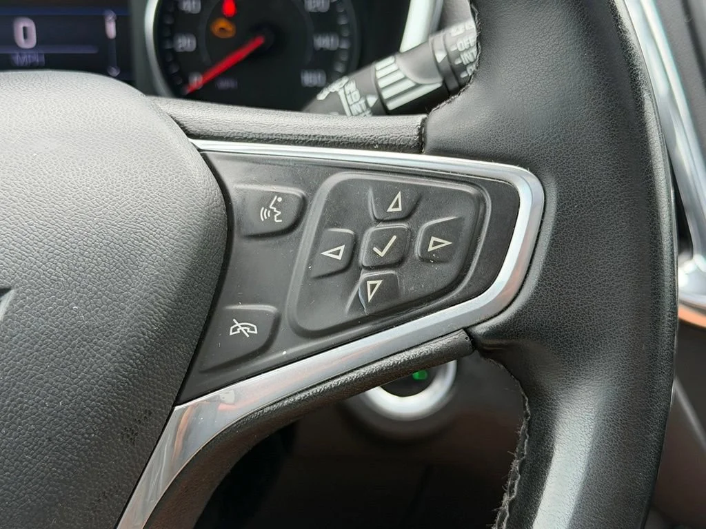 Used 2023 Iridescent Pearl Tricoat Chevrolet LT image 30