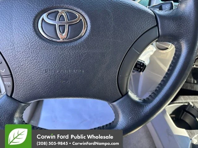 Used 2007 White Toyota Limited image 16
