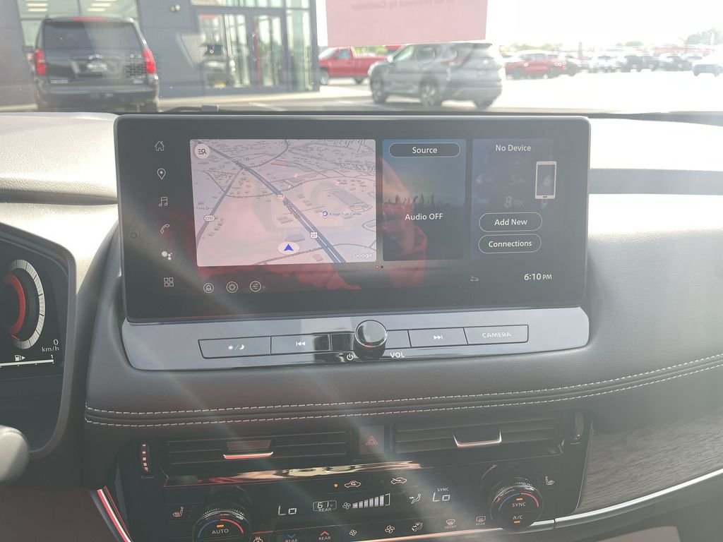 New 2026 Boulder Gray Pearl / Super Black Two-tone Nissan Platinum image 16